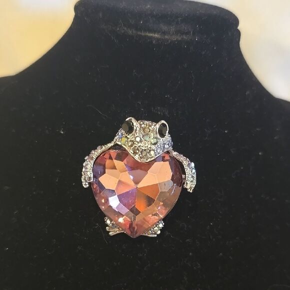 Silver and Pink Heart Frog Brooch - Picture 1 of 8